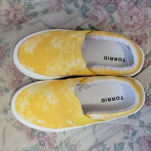 Torrid size 6 slip on sneakers